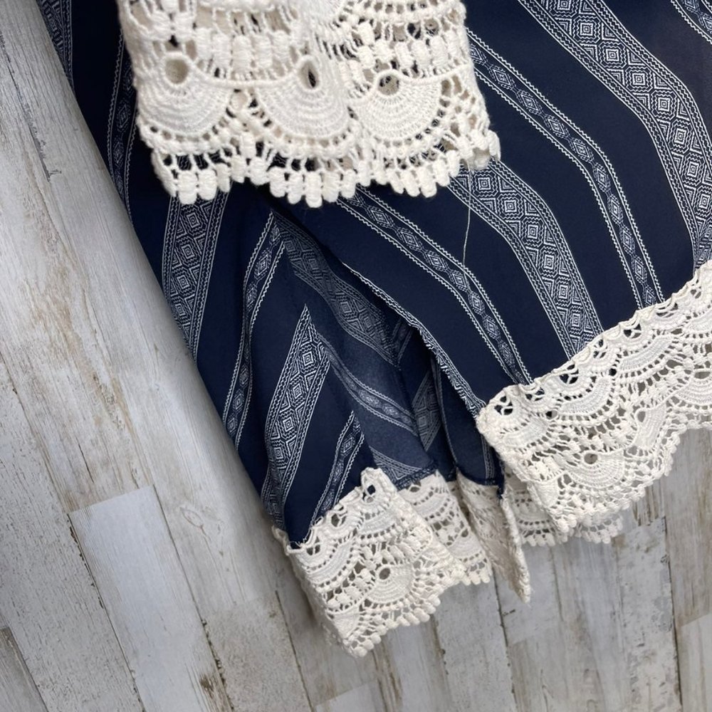 🔥Special Offer🔥 Beautiful Crocheted Navy striped kimono coverup M Like New! - Picture 3 of 5